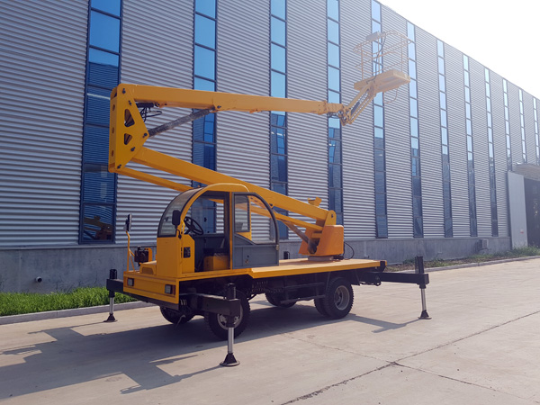 自行式折臂液壓升降機(jī) 自行式折臂液壓升降機(jī)