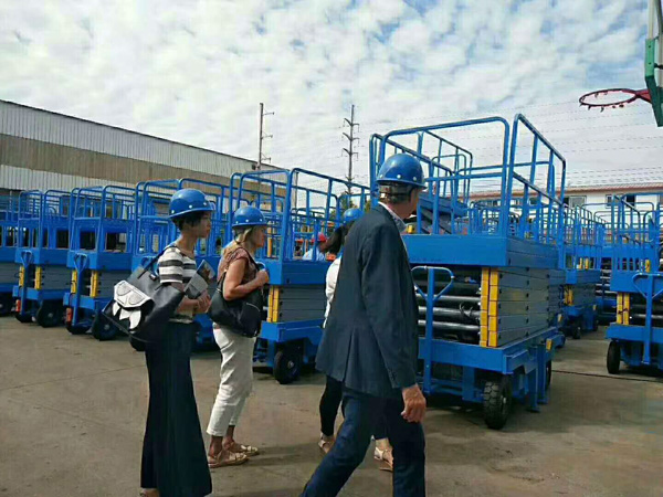 移動式液壓升降平臺 移動式液壓升降平臺