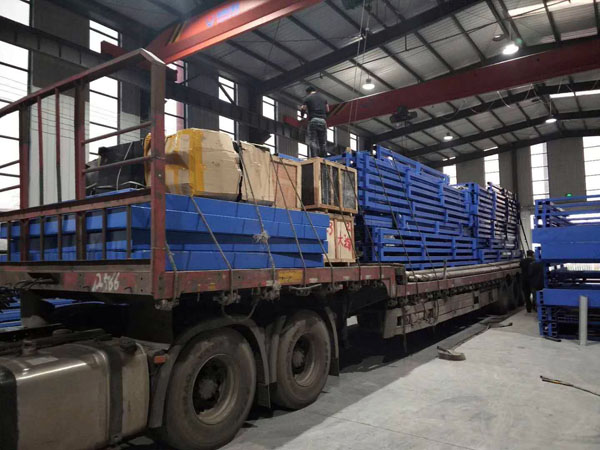 導(dǎo)軌式液壓升降平臺 導(dǎo)軌式液壓升降平臺