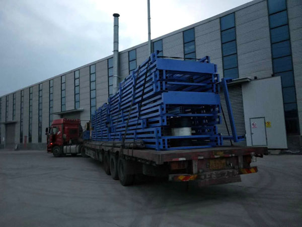 液壓升降平臺裝車發(fā)走 液壓升降平臺裝車發(fā)走